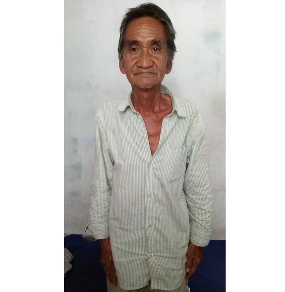 彭錦泉走路還是一拐一拐的。