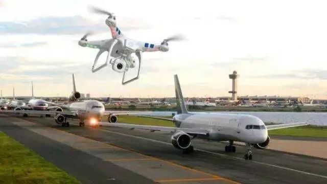 英國最大民用機場希思羅機場當地時間8日傍晚遭遇無人機侵擾，導致部分航班停飛、機場暫時性關閉，約3小時後逐步恢復正常。（示意圖源：互聯網）