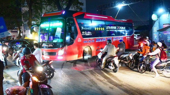 車輛出入新平郡黃花探街19號車場影響流通。