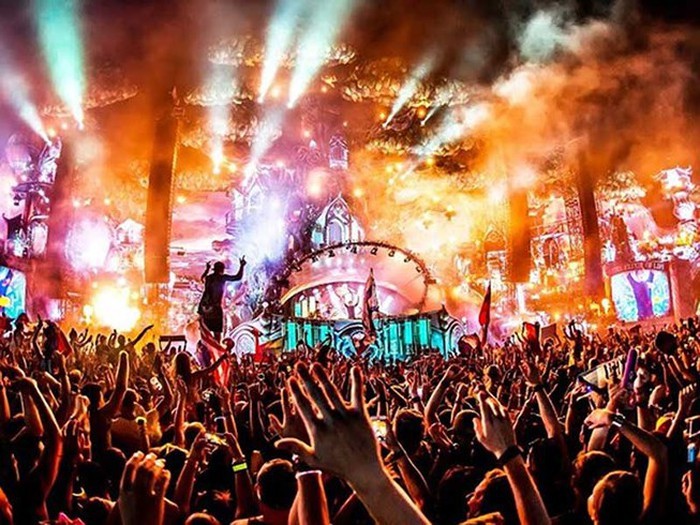 於去年9月16日在西湖水上公園區域舉辦的“Trip to the moon”2018年電子音樂晚會，有7人因吸毒死亡。