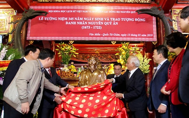 阮貴恩名人銅像移交儀式一瞥。（圖源：語遷）