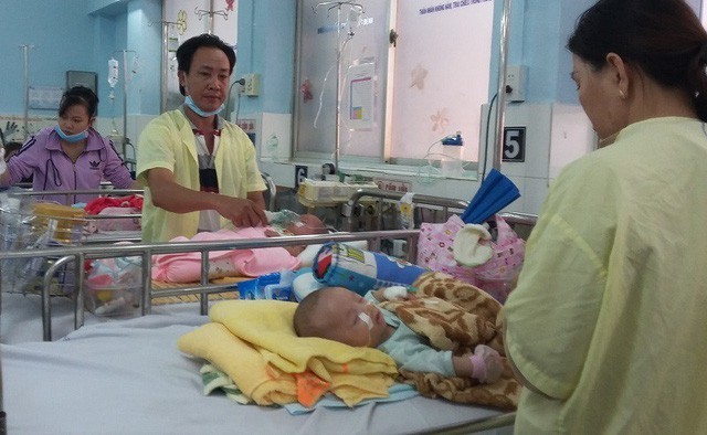 入住醫院治療麻疹病的病童。（圖源：雲山）