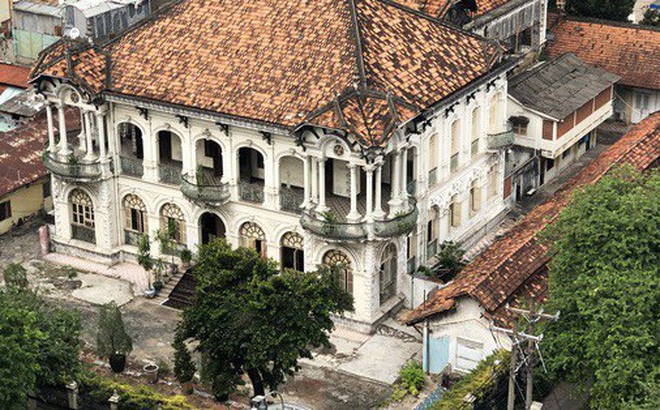 位於本市第三郡武文秦街110-112號的古老別墅。