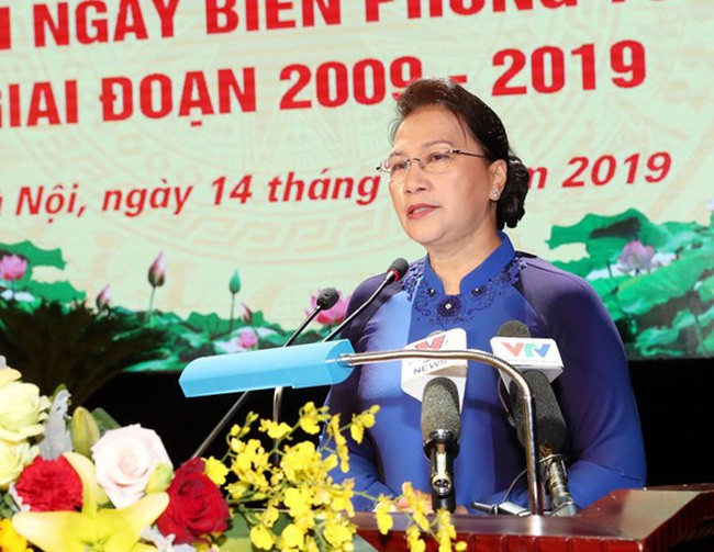 國會主席阮氏金銀在會上致詞。（圖源：人民軍隊報）