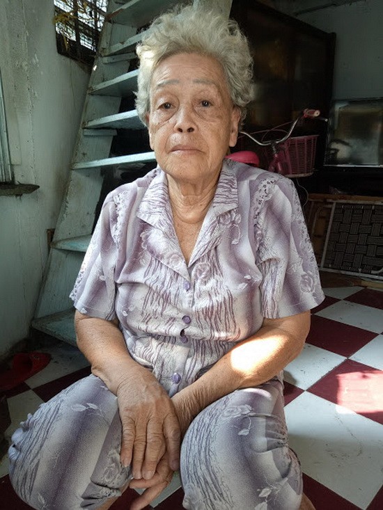 李帶有靠賣彩票自實其力。