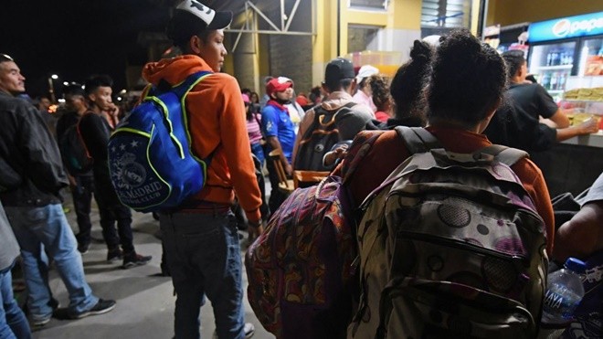 再有大篷車隊湧邊境，美國總統特朗普呼籲民主黨合作建墻。（圖源：Getty Images）