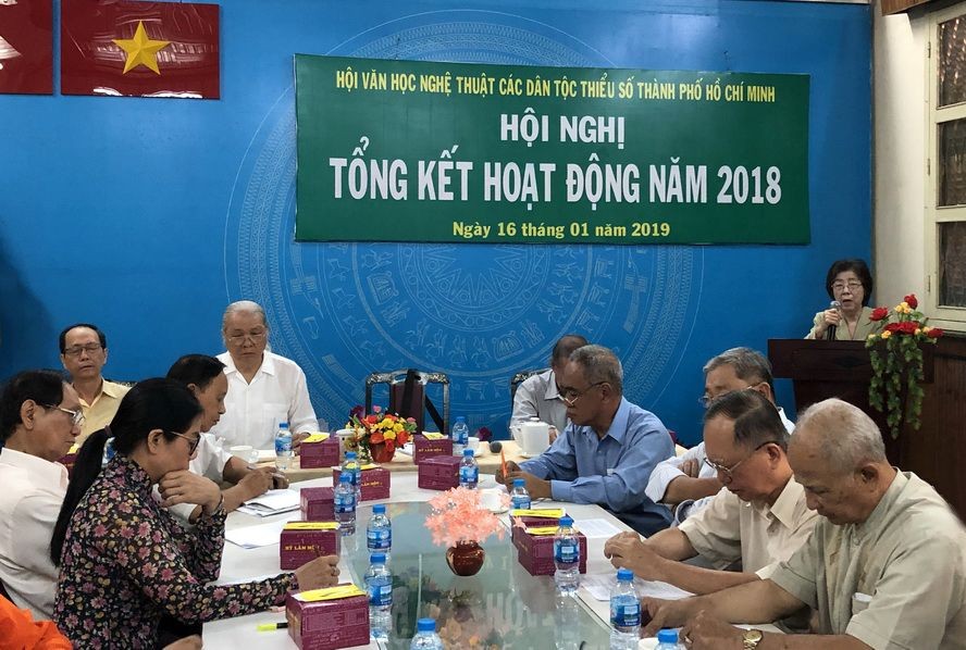 市各少數民族文學藝術協會舉行的2018年活動總結與2019年任務、方向開展會議現場一瞥。