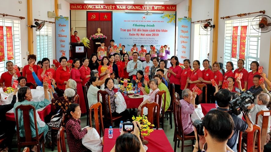 守德郡的勞工、貧困家庭獲贈送春節禮物。