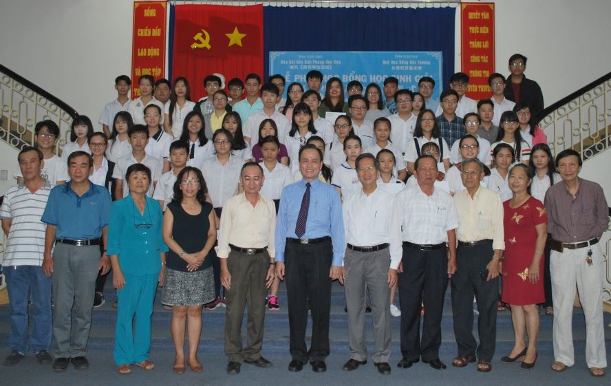 投資經營不忘散播愛心  越南台商贊助優秀生獎學金 ảnh 1