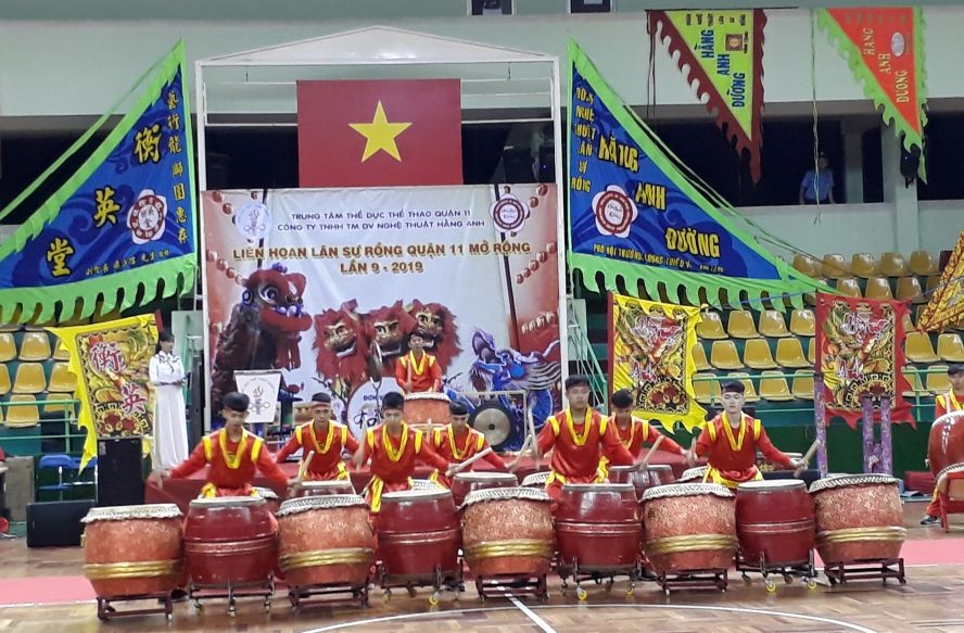 開幕儀式上的鼓舞飛揚節目。