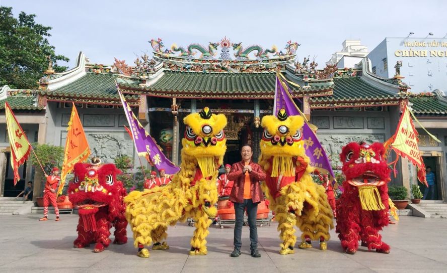 劉劍昌團長向讀者拜年。