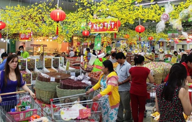 在春節期間，本市各超市、商業中心、便利商店已準備資金和簽訂合同儲備比平日增加2至3倍的貨量。（圖源：互聯網）