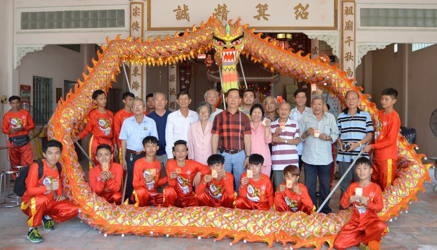 徐氏宗親團拜合照。