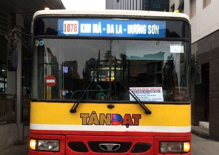 圖為107B號的金馬-巴拉-香山巴士線。