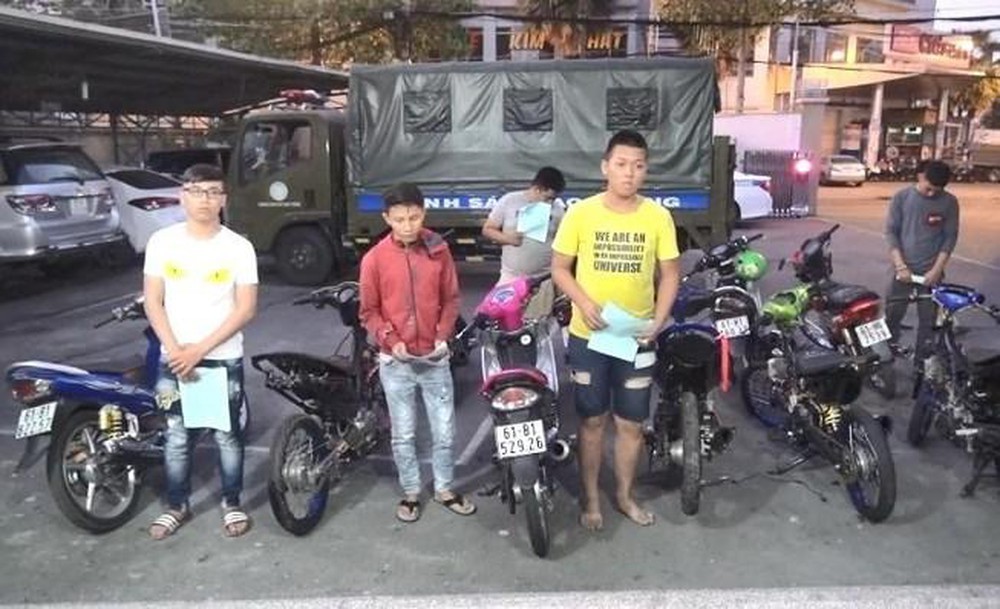 被暫時扣押的摩托車和飆車騎士。（圖源：PLO）