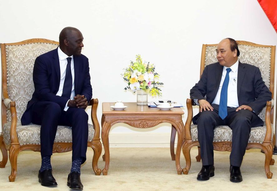 政府總理阮春福（右）接見世銀副行長馬克塔爾‧迪奧普。（圖源：越通社）