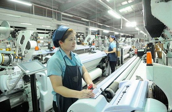 蔡俊公司的紡織生產線一瞥。