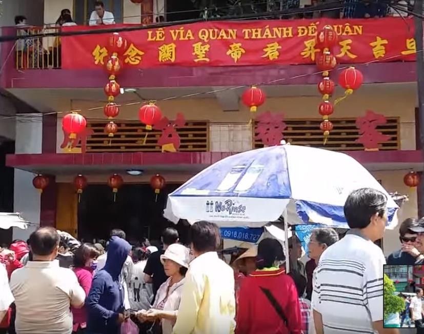 鵝貢市春節廟會十分熱鬧。