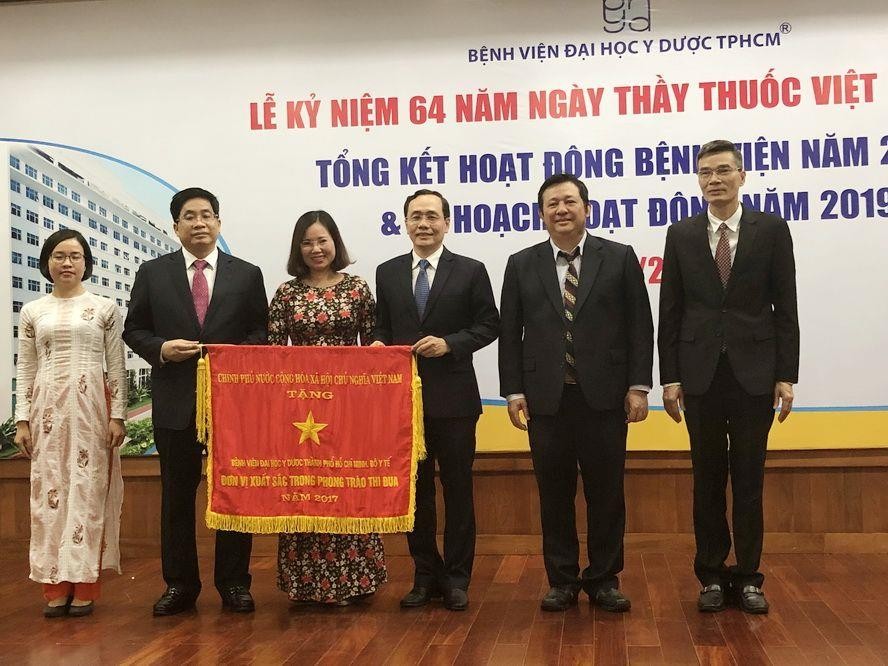 醫護人員乃默默無聞英雄 ảnh 2