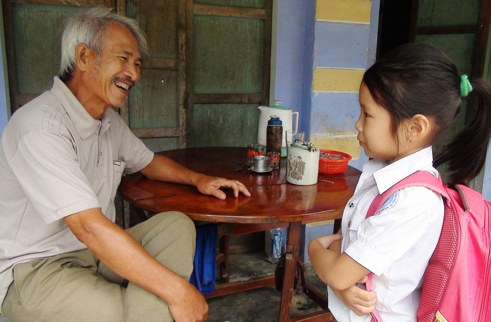 教育子女孝順長輩是大人的責任之一。