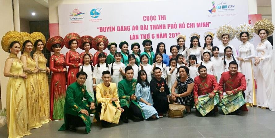 第五郡婦聯會參賽者合影。