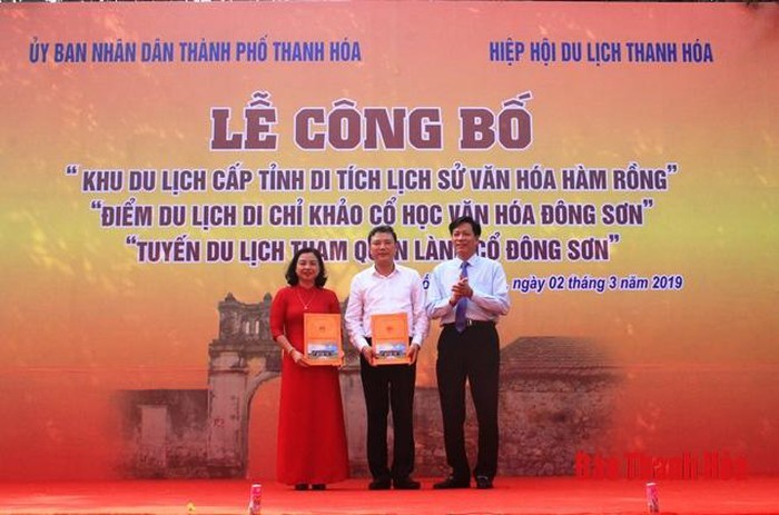 清化市涵龍坊東山古村觀光旅遊行程公佈儀式。（圖源：清化報）