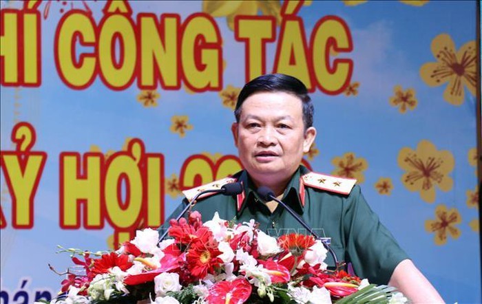 第七軍區黨委書記、政委陳懷忠中將在聚會上發言。（圖源：越通社）