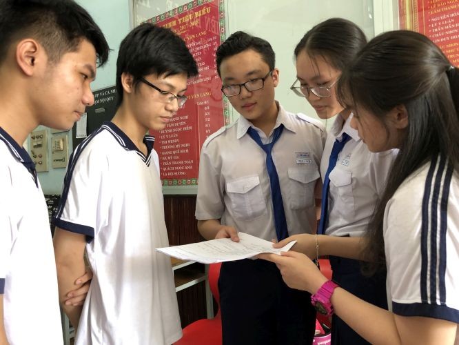 文朗有最多華人學生參加斯次會考，共5名。