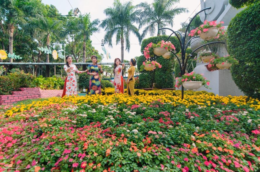 蓮潭公園的色彩斑斕愛情苑。