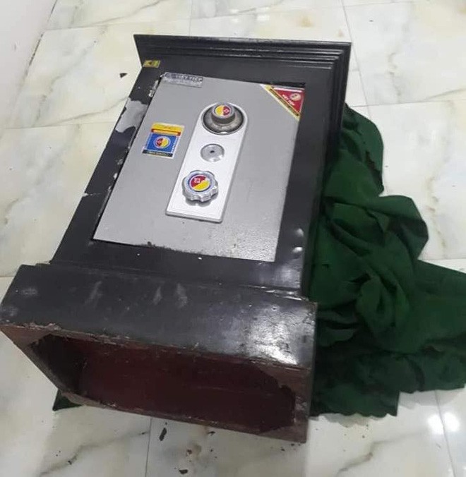 被撬開竊取款項的保險箱。（圖源：嘉興）