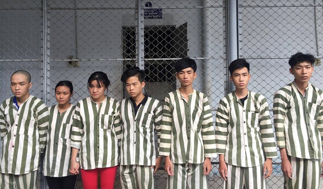 ７名搶劫的大學生。