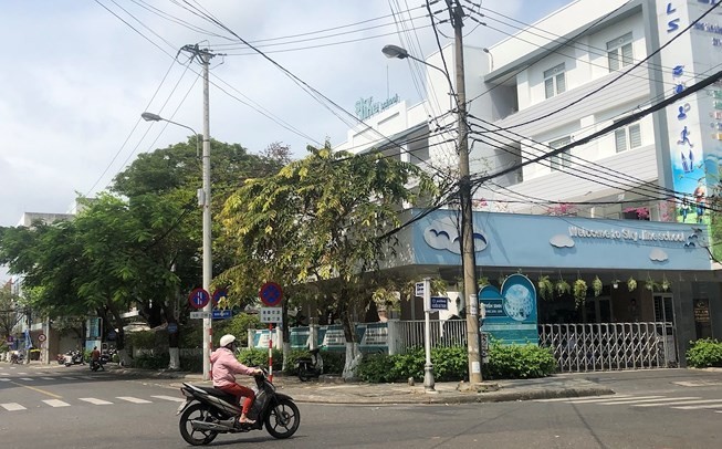 政府監察總署工作團日前公佈了有關峴港市黃金地段的公屋、公地使用目的被轉換事件的結論。圖為座落於峴港市阮攸街48號的房地。（圖源：淮安）