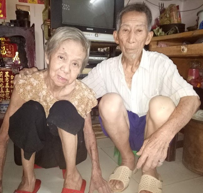 易明夫婦年過八旬，多病纏身。