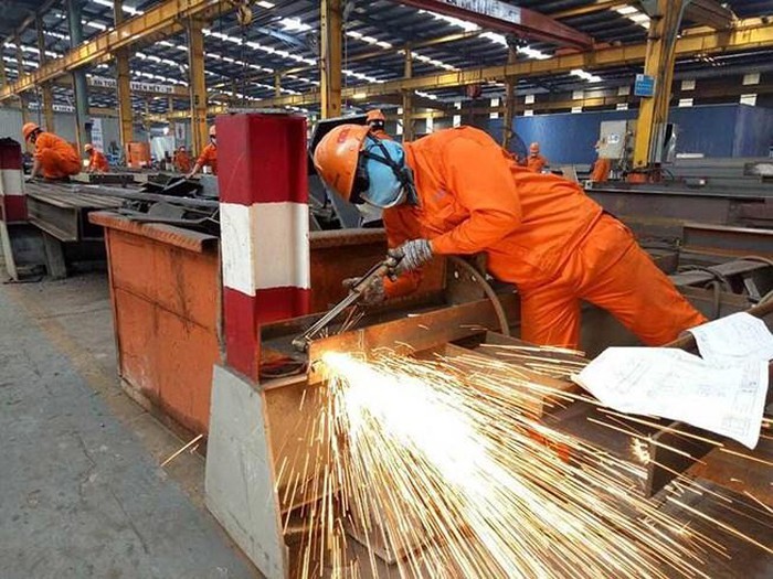 應根據不同的行業對象來規定勞工的退休年齡。