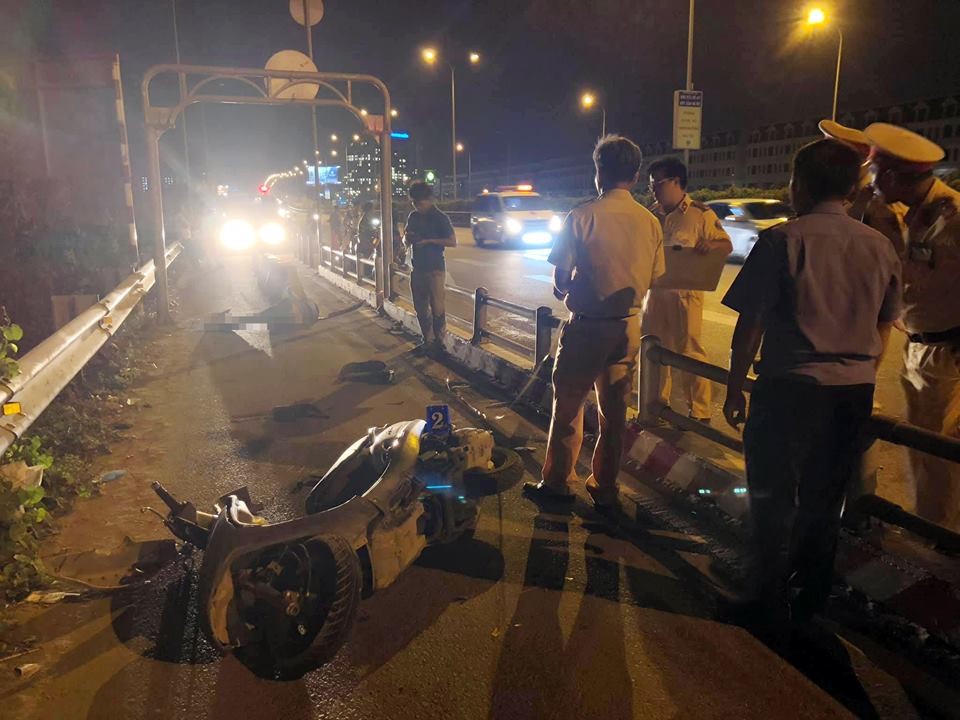 交警趕抵現場勘查事故原因。（圖源：楊青）