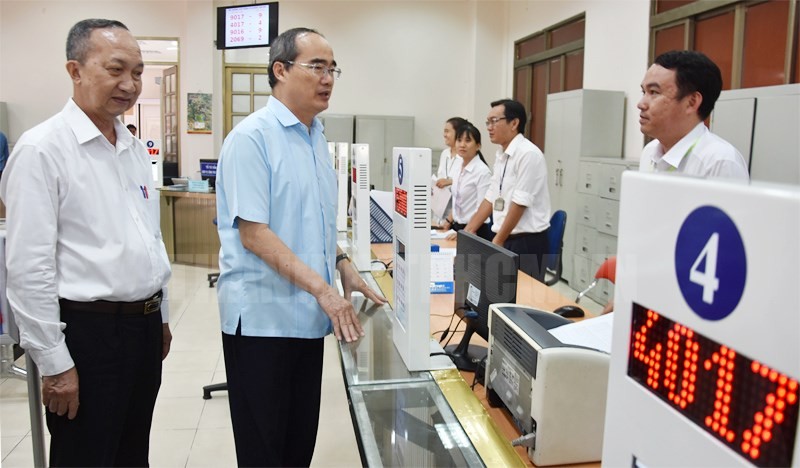 市委書記阮善仁視察新平郡接見人民工作。（圖源：市黨部新聞網）