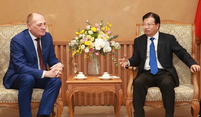 政府副總理鄭廷勇（右）接見俄羅斯天然氣工業集團(Gazprom)董事會副主席韋達里‧默克諾。（圖源：越通社）