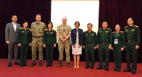 與會代表在交流會上合影。（圖源：美幸）