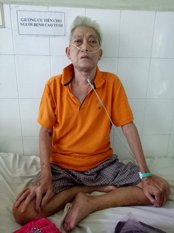 黃國基咳嗽不止，說話上氣不接下氣。