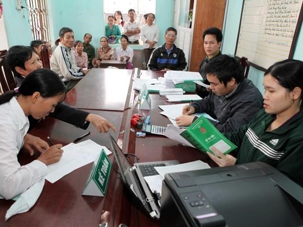 勞動者向社會政策銀行貸款。（圖源：越通社）