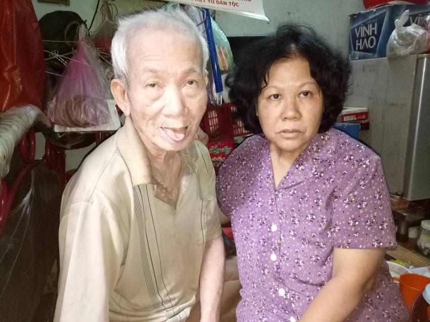 李伯祥的病情日益加重，需要太太的照顧。