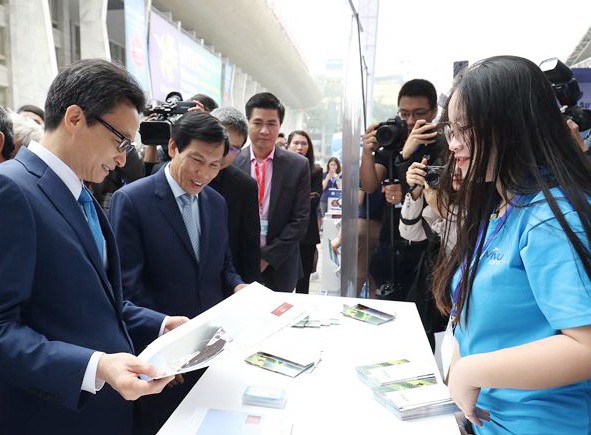 政府副總理武德膽參觀各展位。（圖源：如意）