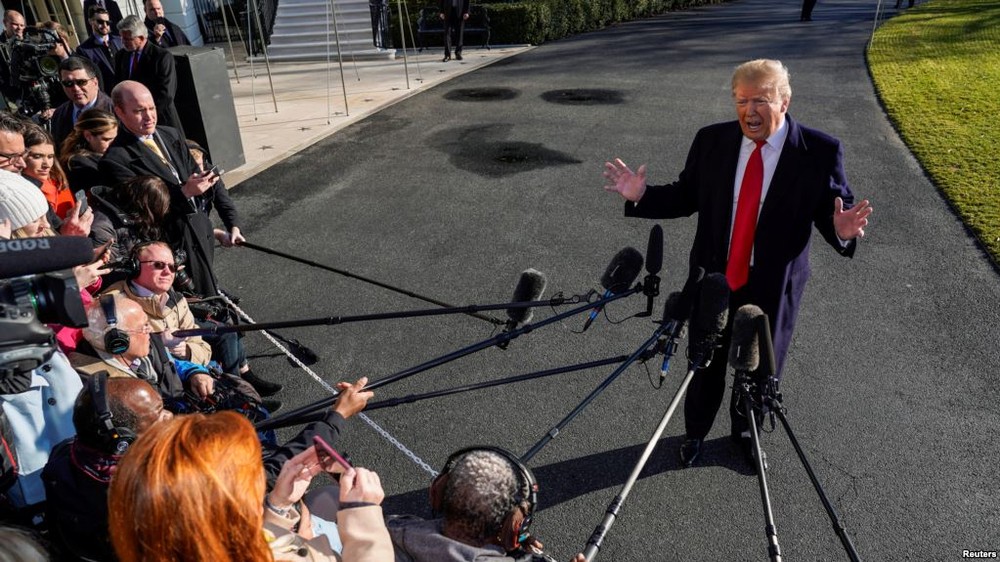 美國總統特朗普對記者講話。（圖源：AFP）