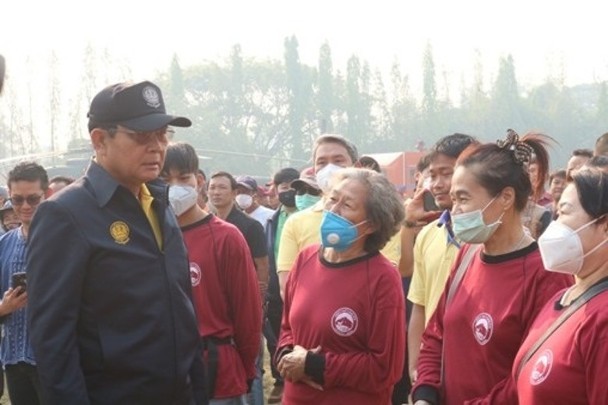 泰國總理巴育（左）前往清邁考察。（圖源：互聯網）