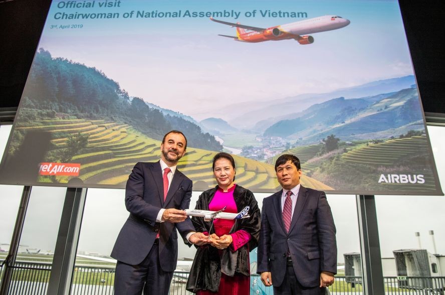 國會主席阮氏金銀見證A321neo飛機移交儀式。（圖源：Airbus）