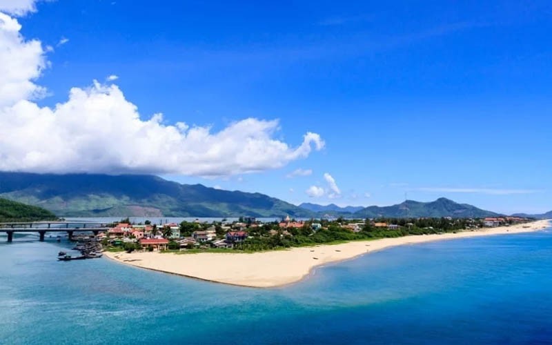 “陵姑-世界美麗海灣”盛會將於今年5月16至17日兩天在富祿縣陵姑鎮舉辦。圖為陵姑灣一瞥。（圖源：錦戀）