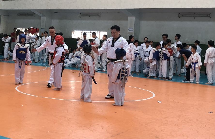 從第五級起，就有兩人對打比賽。