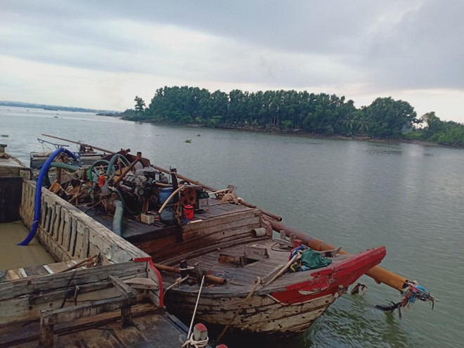 被扣留的兩艘“沙賊”船。（圖源：CTV）
