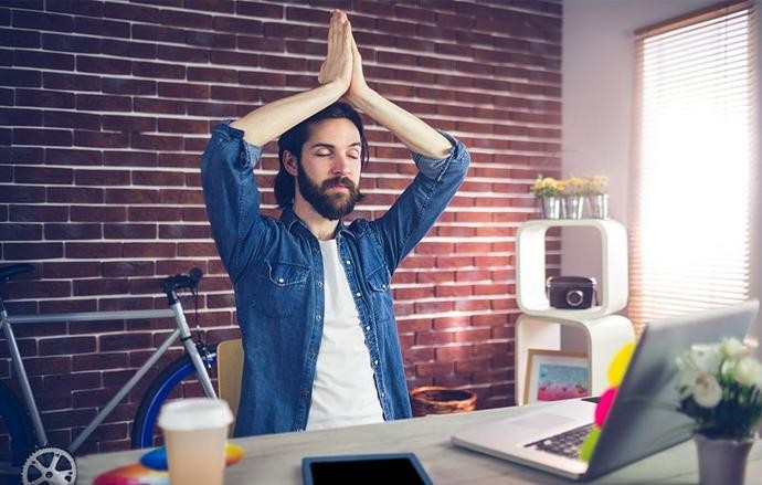 辦公室瑜伽有助緩解工作壓力。（示意圖源：互聯網）