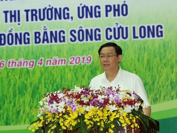 政府副總理王廷惠在論壇上發表講話。（圖源：互聯網）